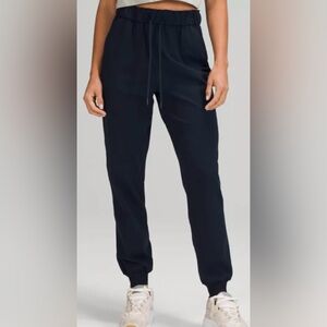 Lululemon Black Stretch High-Rise Jogger
Full Length Size 12